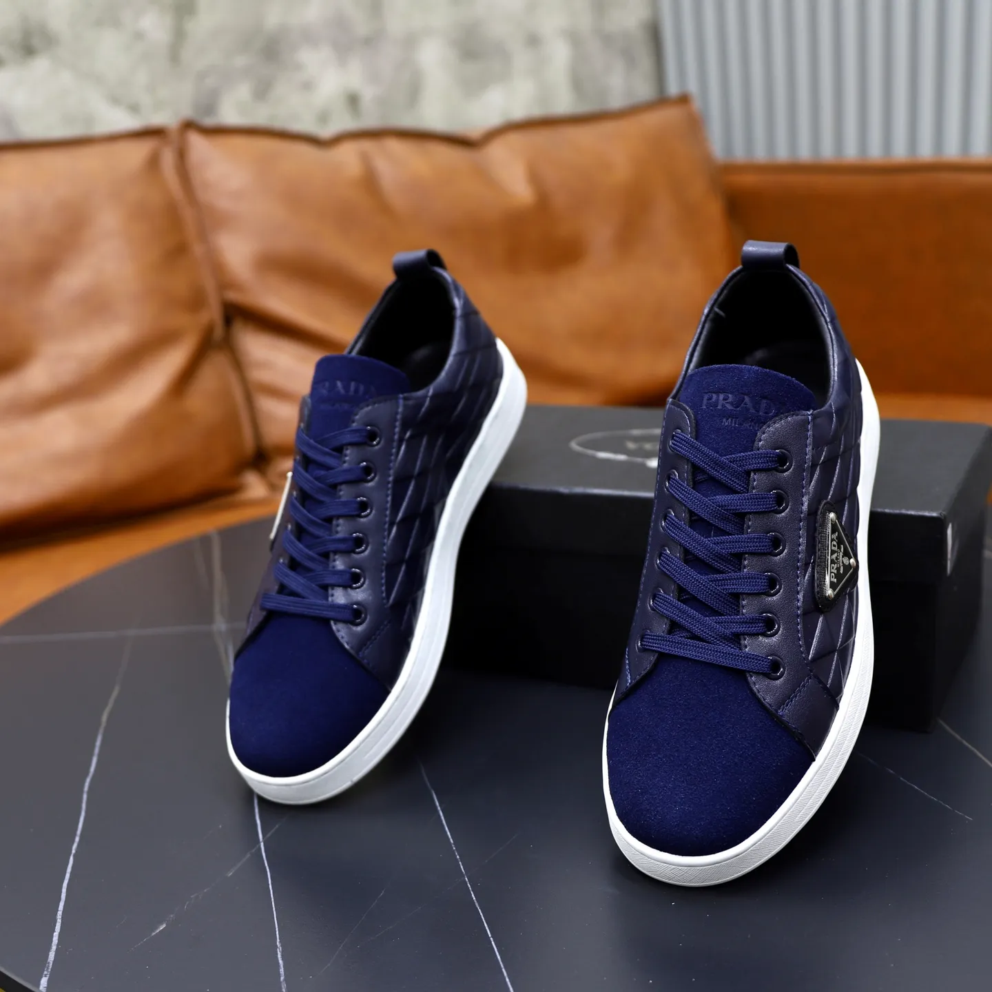 Ex-factory price: 420💰🙅‍♂️🙅‍♂️🙅‍♂️ Brand: PRADA Standard code: 38-44 (45 customized) Grade: Same as the official website Material: Original leather splicing Comfortable and breathable sheepskin lining Original wear-resistant outsole Style category: Men's fashion casual shoes Running sports shoes Distinguished luxury brand elements Top luxury Color: actual picture color